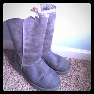 Gray tall Uggs 8 SO COMFY!