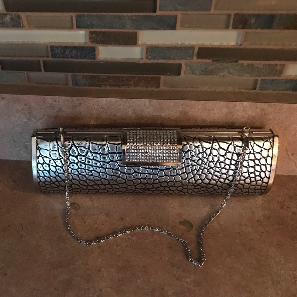 Silver Cocktail purse w/chain