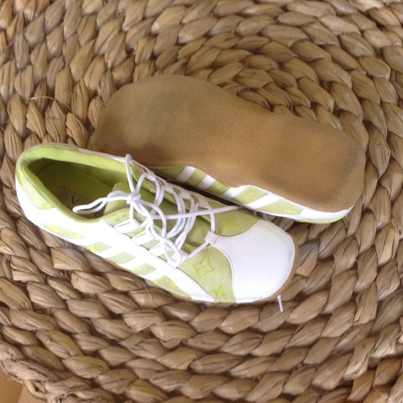 Shoes - Picture 2 of 4