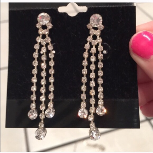 Jewelry - Rhinestone Dangle Earings