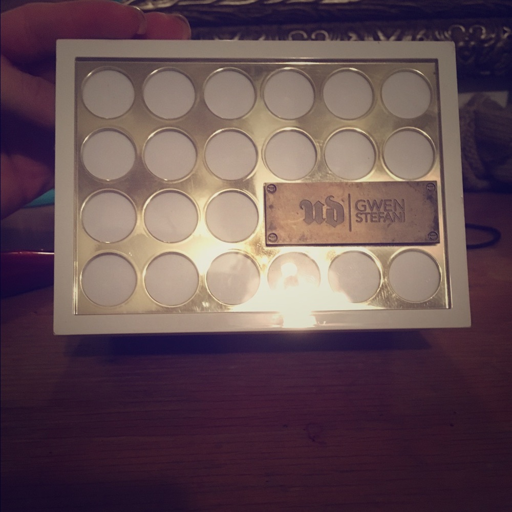 Makeup blush palette