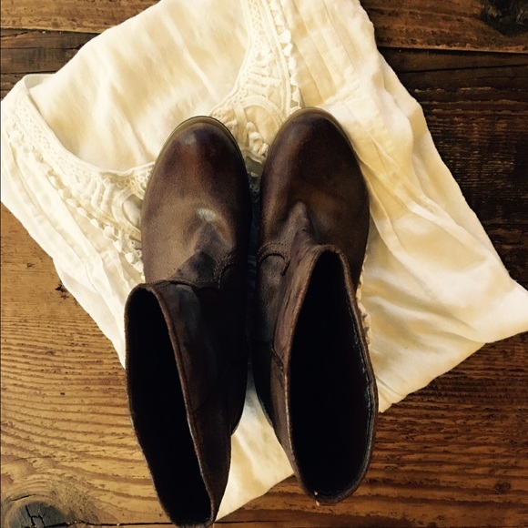 Brown booties size 6 - Picture 3 of 4