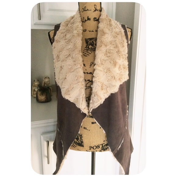 Vegan Faux Fur Vest - Picture 2 of 4