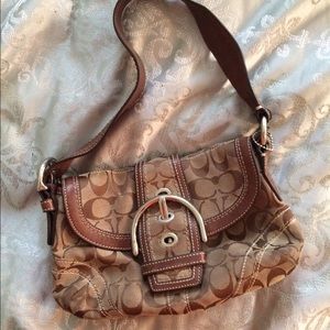Barely used medium sized coach handbag.