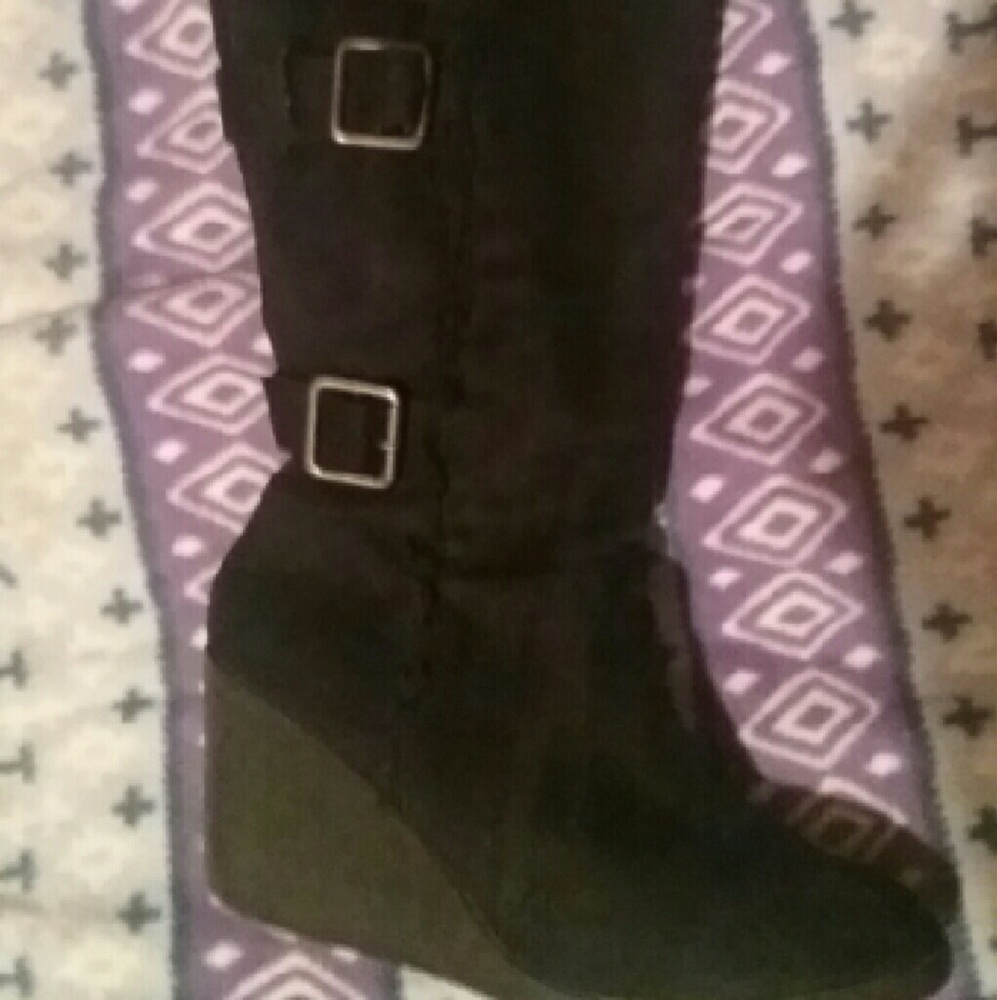 Nice wedge boots with fur on top ,