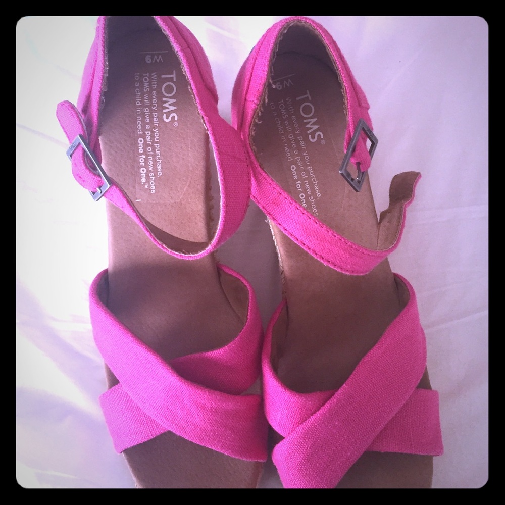 NWOT toms wedges size 9