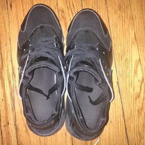Black Nike Hauraches