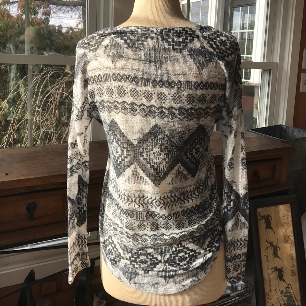 Aztec print silver sweater - Picture 3 of 4