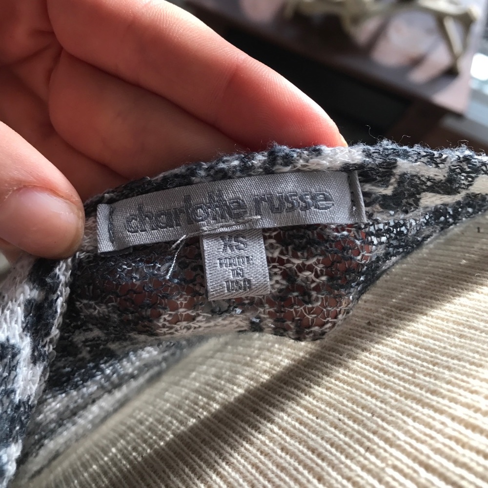 Aztec print silver sweater - Picture 4 of 4