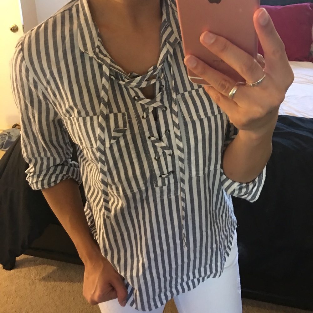 🆕 striped lace up top 🌼 - Picture 3 of 4
