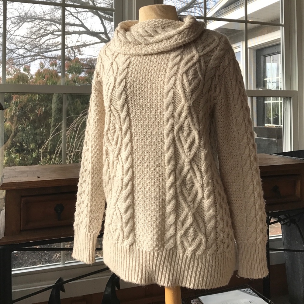 Oversized knit cream sweater