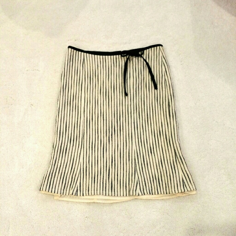 Prim Nanette Lepore tailored pin stripe skirt