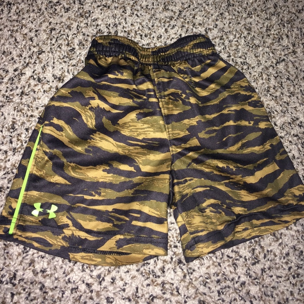 size 4T Under Armour Shorts