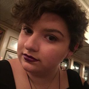 Meet your Posher, Chloe