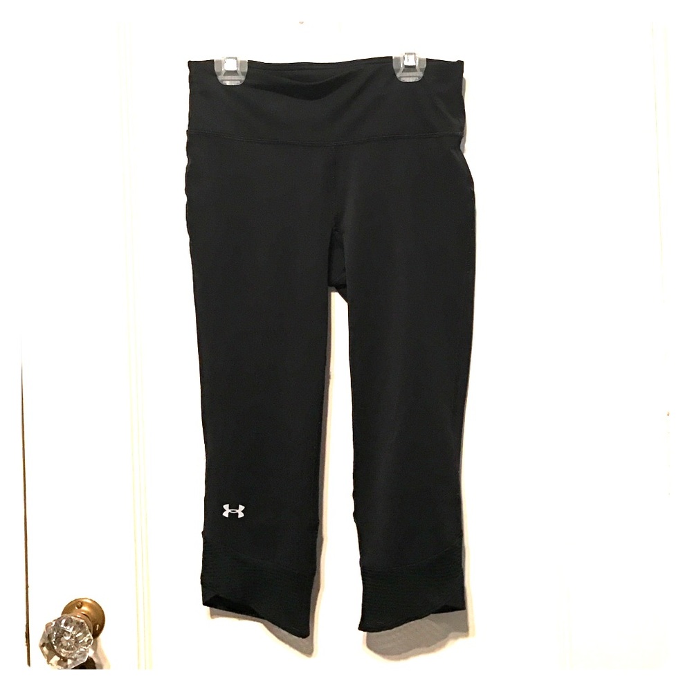 Workout pants with mesh