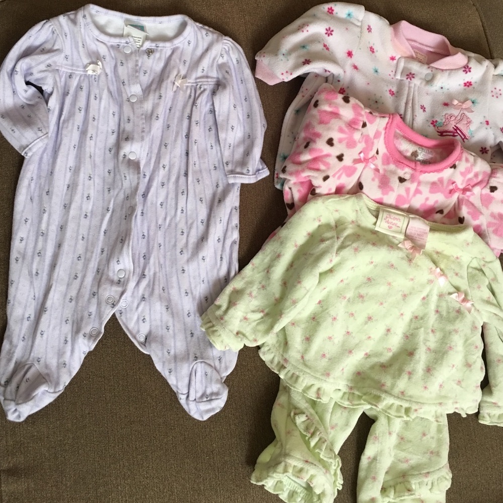 🔥BOGO🔥Bundle of baby pajamas. 0-3m