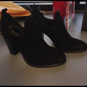 Vince Camuto Federa Booties in box