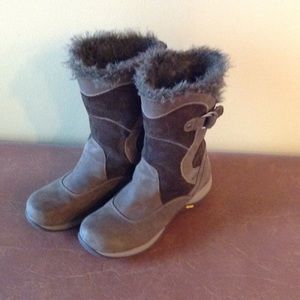 Faux fur lined waterproof boots