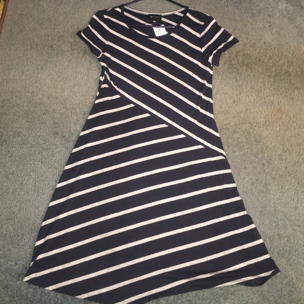 😍AB Studio Stripped Middi Dress😍