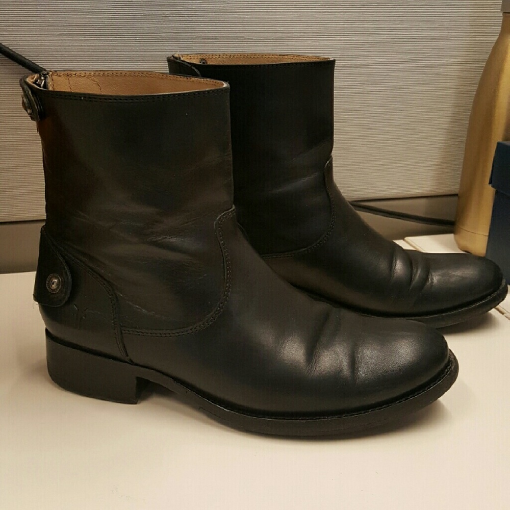 Frye Women's Melissa Button Zip Short