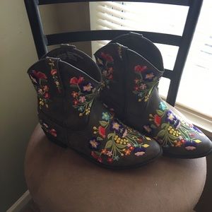 Betseyville Boots