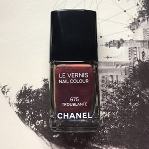 CHANEL Le Vernis 675 Troubleante Nail Polish w/box