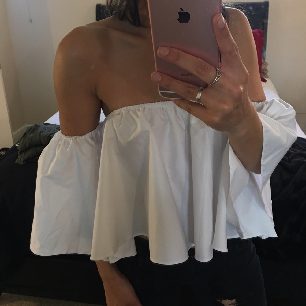 🆕 off the shoulder crop top 🌼 - Picture 3 of 4