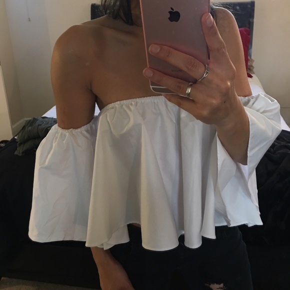 🆕 off the shoulder crop top 🌼 - Picture 3 of 4