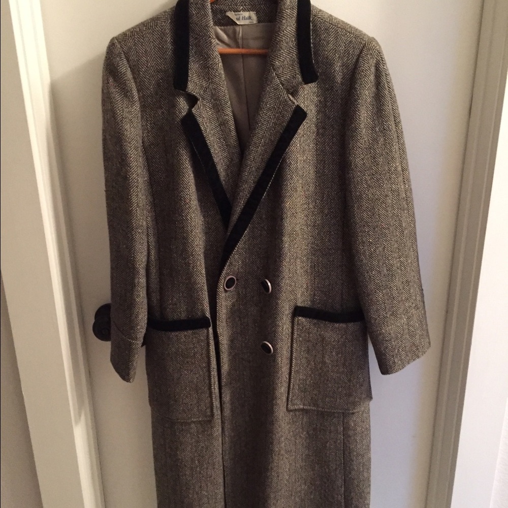 Herringbone coat with velvet trim.