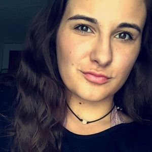 Meet your Posher, Avery