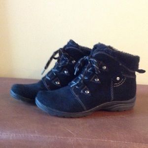 Earth Origins cute lace up boots