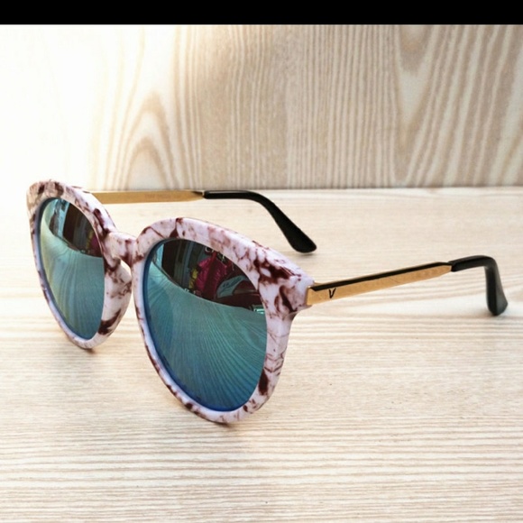 Outrageously Cute Mirrored Sunnies👓👓👓 - Picture 2 of 4