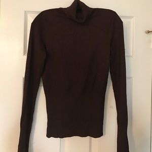 Brown turtle neck sweater-fitted