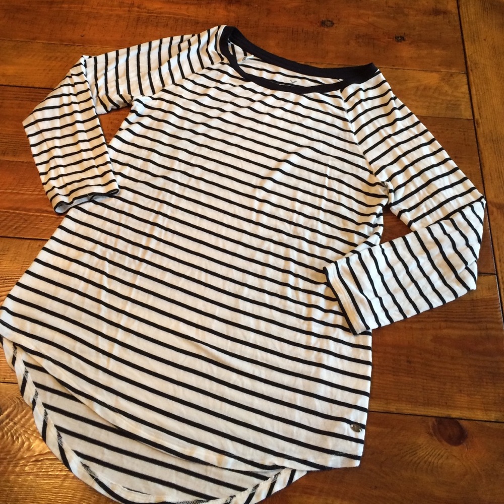 American Eagle Long Sleeve T--Shirt Bundle - Picture 2 of 3