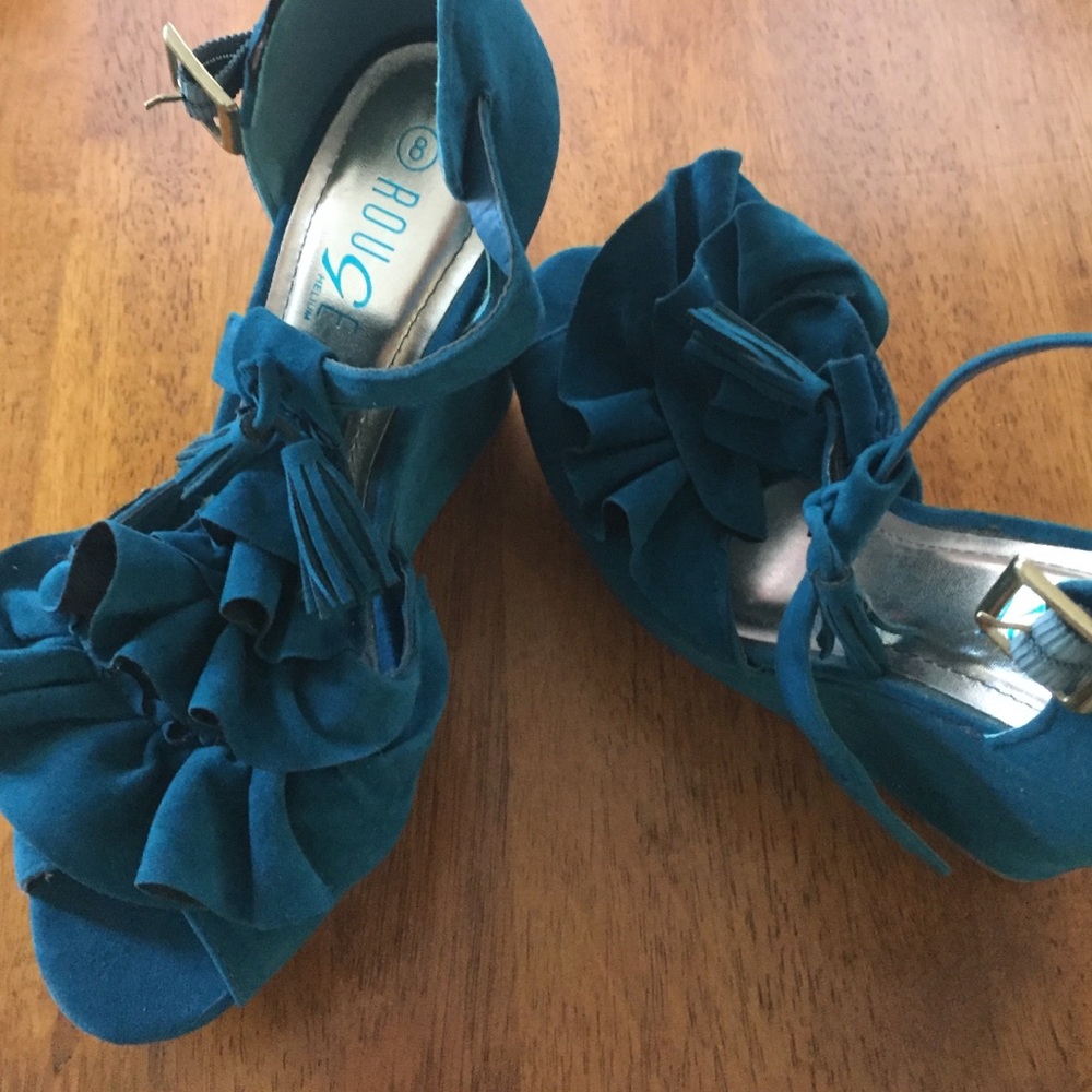 ⭐️2 for $10⭐️ Rouge wedge shoes
