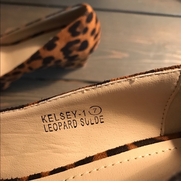 Size 7 shoes - Picture 2 of 3