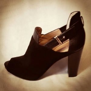 Ann Taylor  Black Leather/Suede Peep Toe