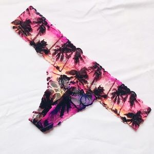 ✨🆕 VS PINK // Lace Thong 🆕✨