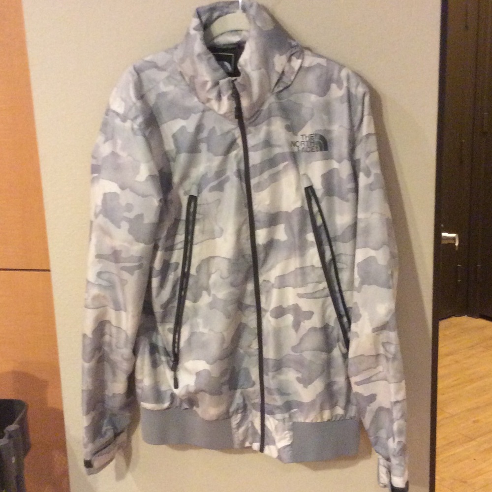 Men's northface windbreaker