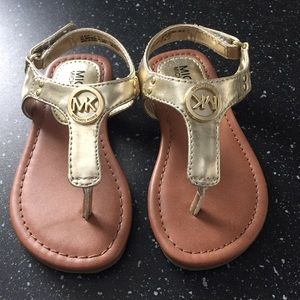 NWOT Michael Kors Girls Size 7 Gold Sandals