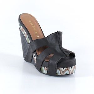 SALE!!🍒 Madden Girl Black Wedges/Mules