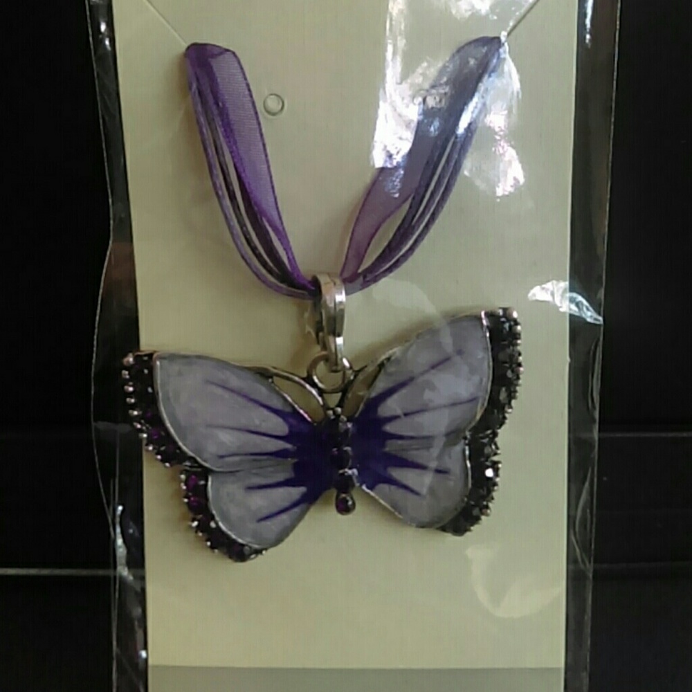 Butterfly Necklace (NWOT)