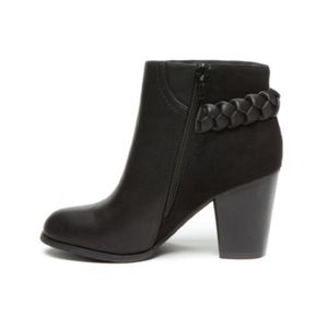 New Directions black ankle Booties! Size 8.5 boot
