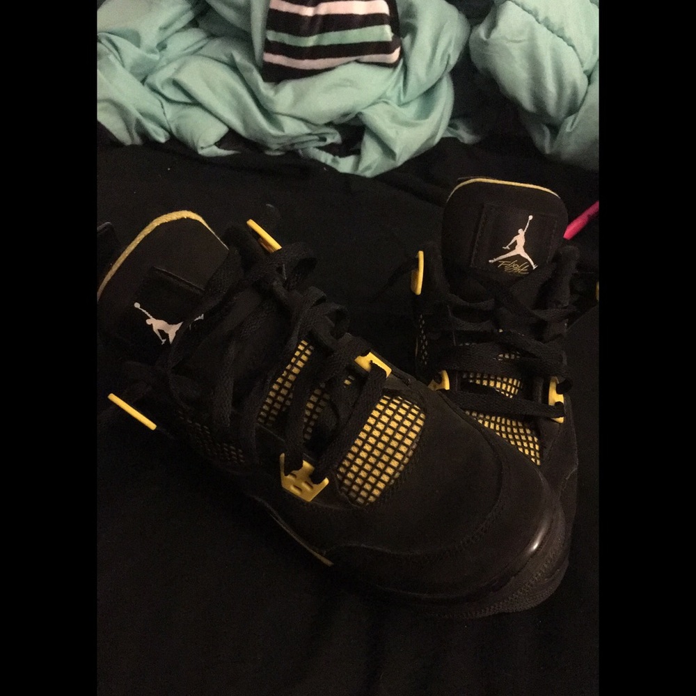 Good condition 100% authentic thunder 4s!