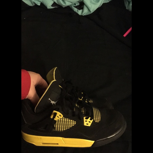 Good condition 100% authentic thunder 4s! - Picture 4 of 4
