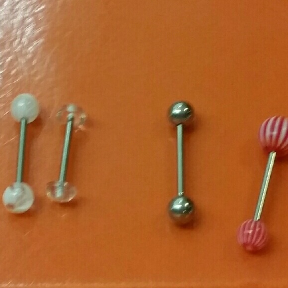 Tongue piercing - Picture 1 of 2