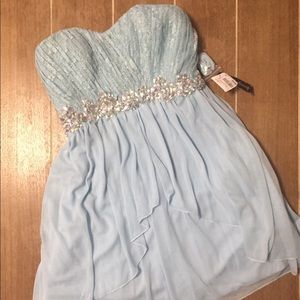 Perfect homecoming or prom dress