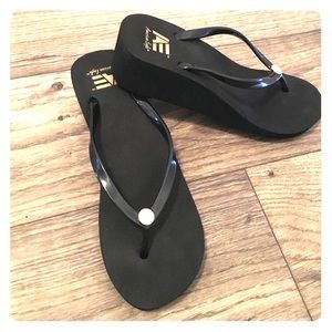 Wedge flip flops with gold detailing