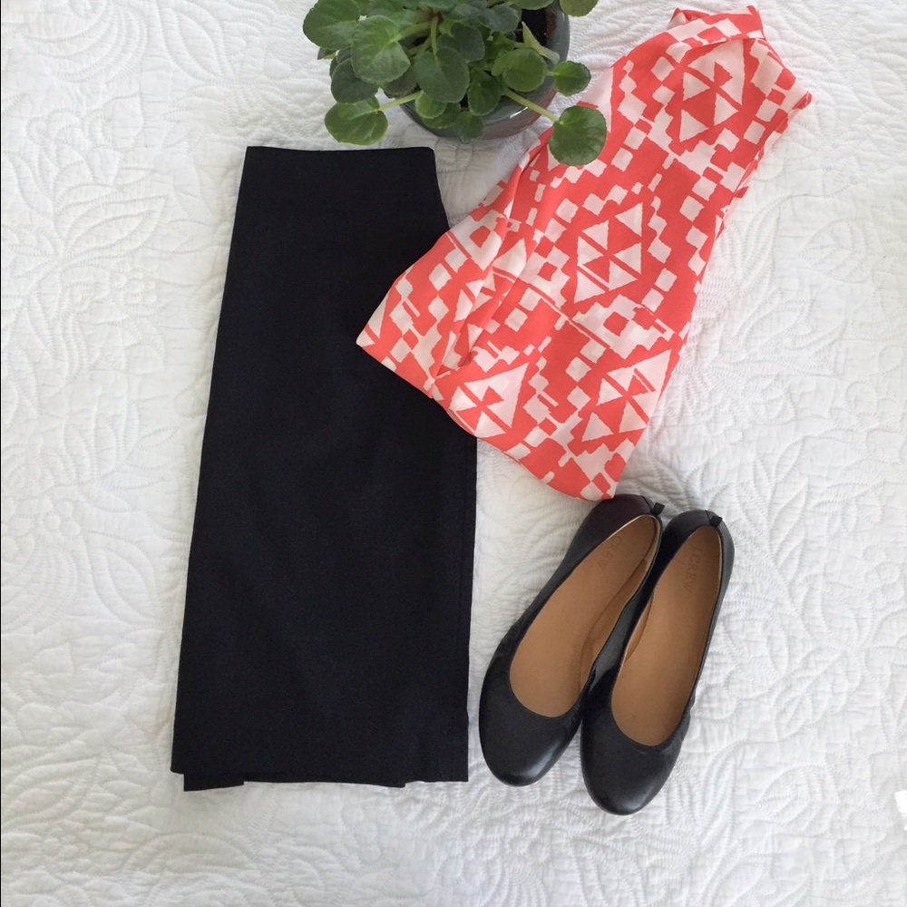 🆕Listing BANANA REPUBLIC  Black Pencil SKIRT 0