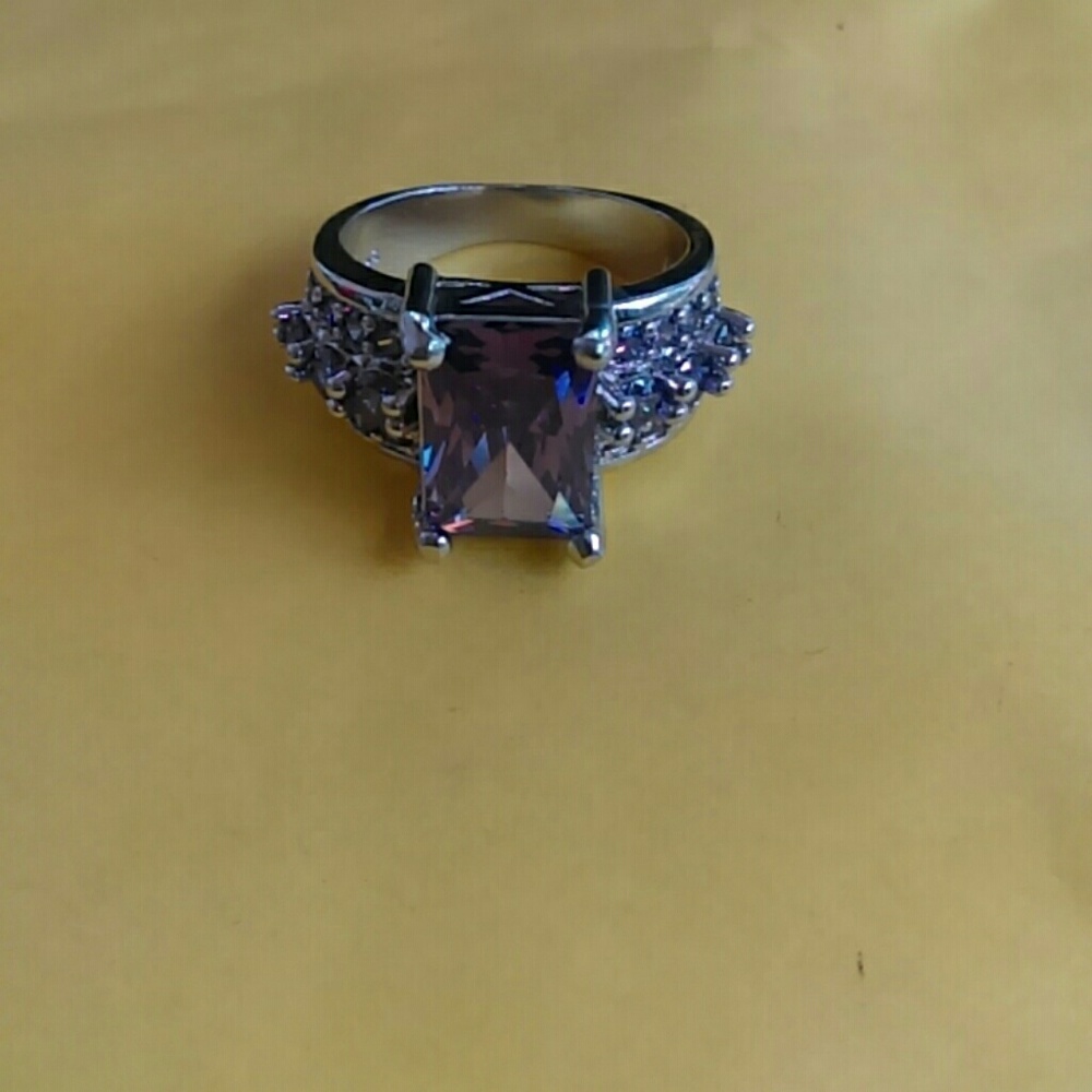 (NWOT) Stylish Purple Gem Stone Ring